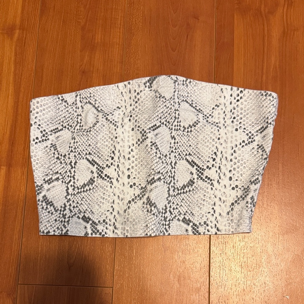 Forever 21 White and Black Snakeskin Tube Top